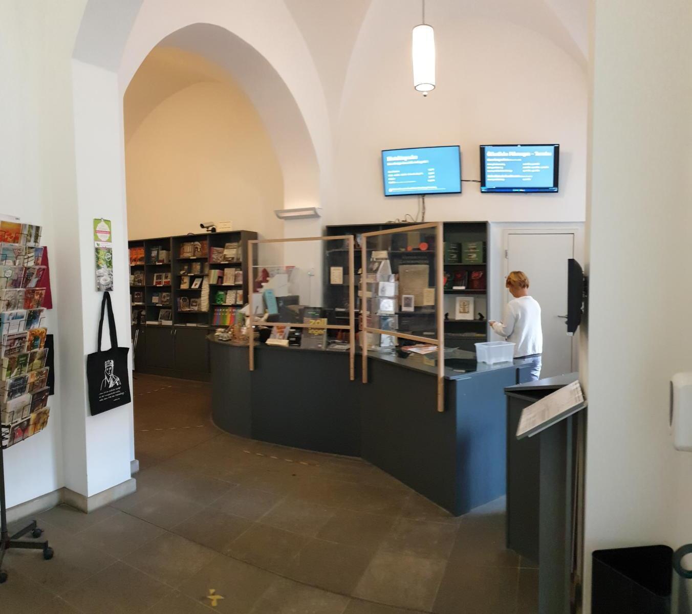 Eingang Museum mit Kasse und Shop - ©Manuela Fischer Eingang Museum mit Kasse und Shop - ©Manuela Fischer