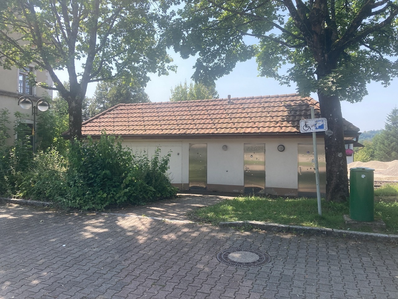 Öffentliche Toilette Bahnhof Wehr-Brennet