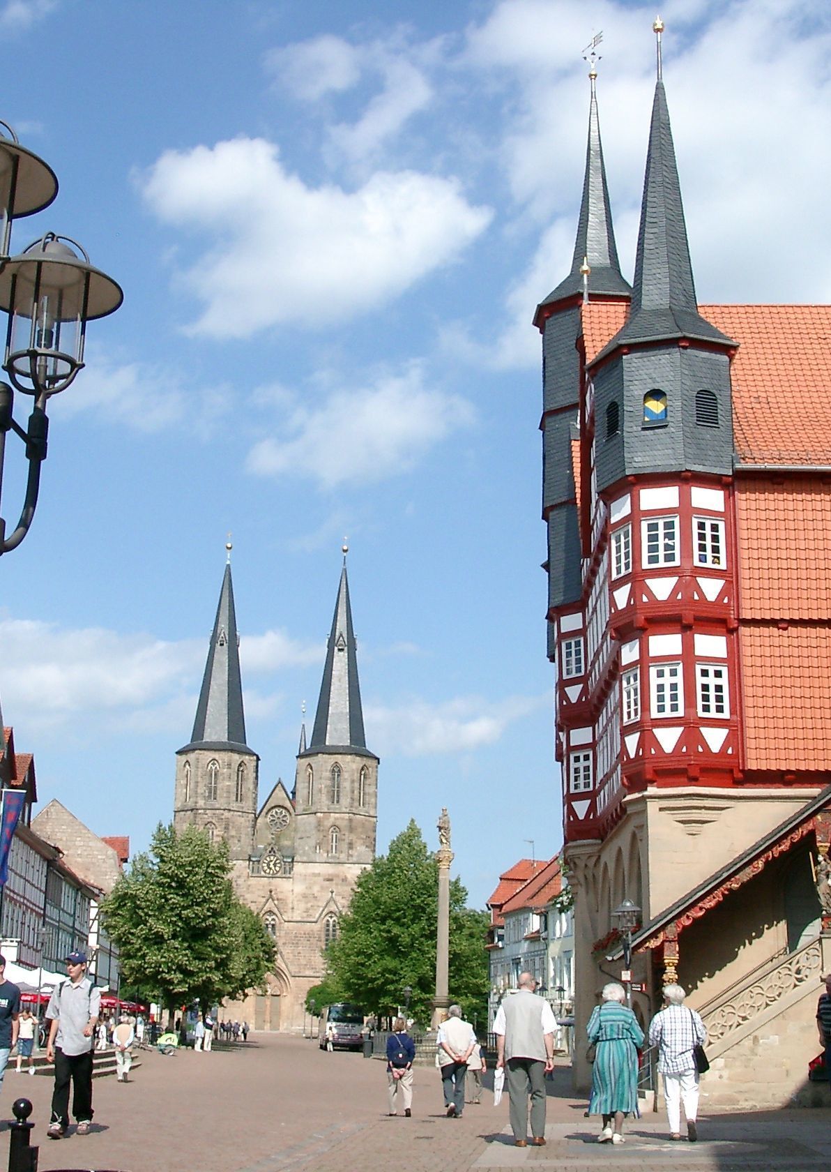 Blick auf Basilika (rechts Rathaus)