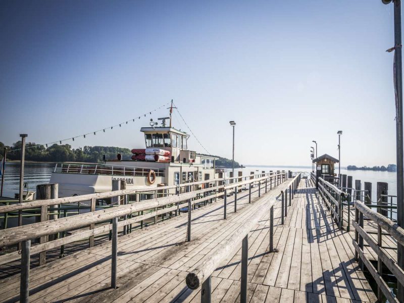 - ©© Chiemsee-Alpenland Tourismus Chiemsee-Schifffahrt Steg - ©© Chiemsee-Alpenland Tourismus