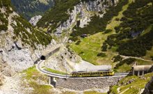 Wendelstein Zahnradbahn bei der Fahrt zur Bergstation - ©© Chiemsee-Alpenland Tourismus