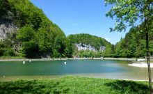 Blick auf den malerisch gelegenen Luegsteinsee in Oberaudorf - ©© Chiemsee-Alpenland Tourismus