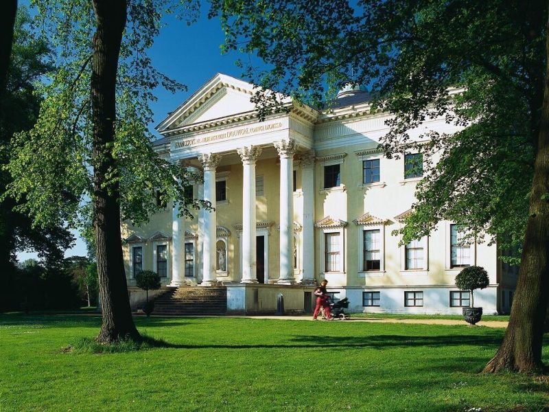 Wörlitzer Schloss - © Bild von Urlaubsinspiration "Spaziergänge im Wörlitzer Park" - ©