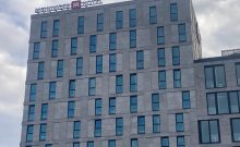 MEININGER Hotel Berlin East Side Gallery - ©Rolf Schrader