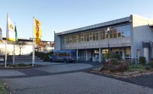 Hauptgebäude / Haupteingang Hauptgebäude / Haupteingang