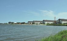 Ansicht des Dorfes vom Wasser aus Ansicht des Dorfes vom Wasser aus