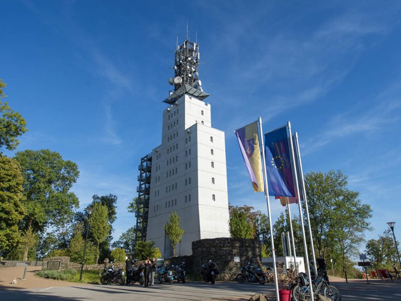 Schaumbergplateau mit Turm Tholey - ©Manuela Meyer Bild von Schaumbergplateau mit Turm Tholey - ©Manuela Meyer