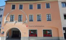 Tourist Information Regensburg Schwanenplatz - ©Ramin Mojtabaei Tourist Information Regensburg Schwanenplatz - ©Ramin Mojtabaei
