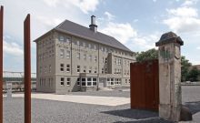 Das ehemalige Verwaltungsgebäude von J. A. Topf & Söhne ist heute ein Lernort für  Mitmenschlichkeit, Respekt und Toleranz.  - ©Kastner Pichler Architekten, 2011 